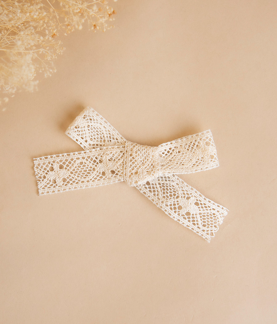 Spinka do włosów koronkowa kremowa kokardka - minimi