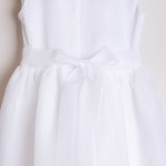 sukienka biała z haftowanym materiałem