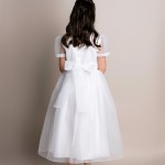 sukienka biała z ozdobną koronką
