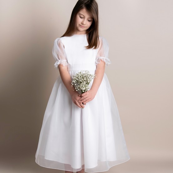 sukienka biała z ozdobnym rękawkiem z koronką