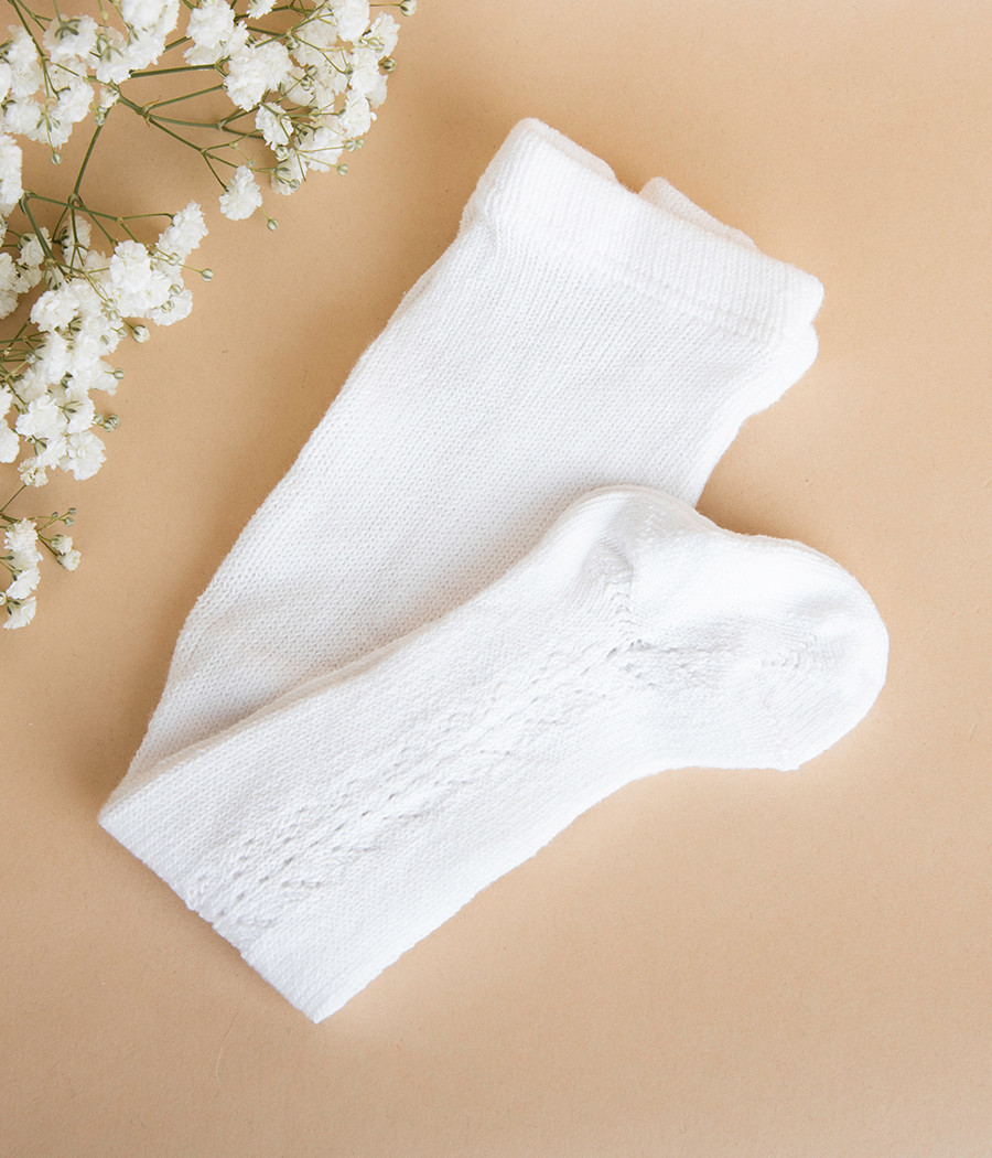 Ciepłe rajstopki do chrztu z ażurowym wzorem Condor