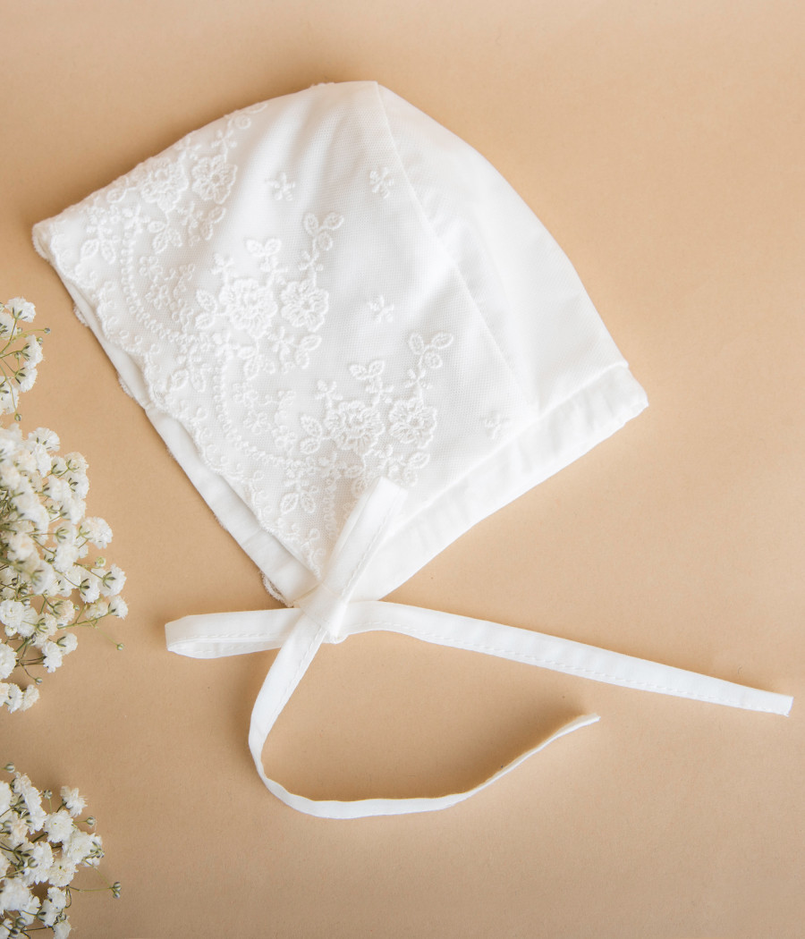 Koronkowa bonetka do chrztu z bawełnianą podszewką - minimi