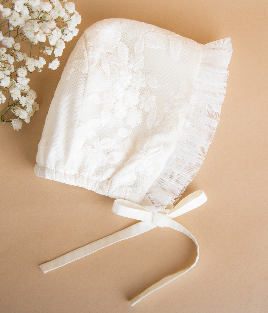 Koronkowa bonetka do chrztu z bawełnianą podszewką - minimi