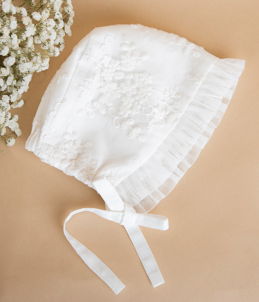 Koronkowa bonetka do chrztu z bawełnianą podszewką - minimi