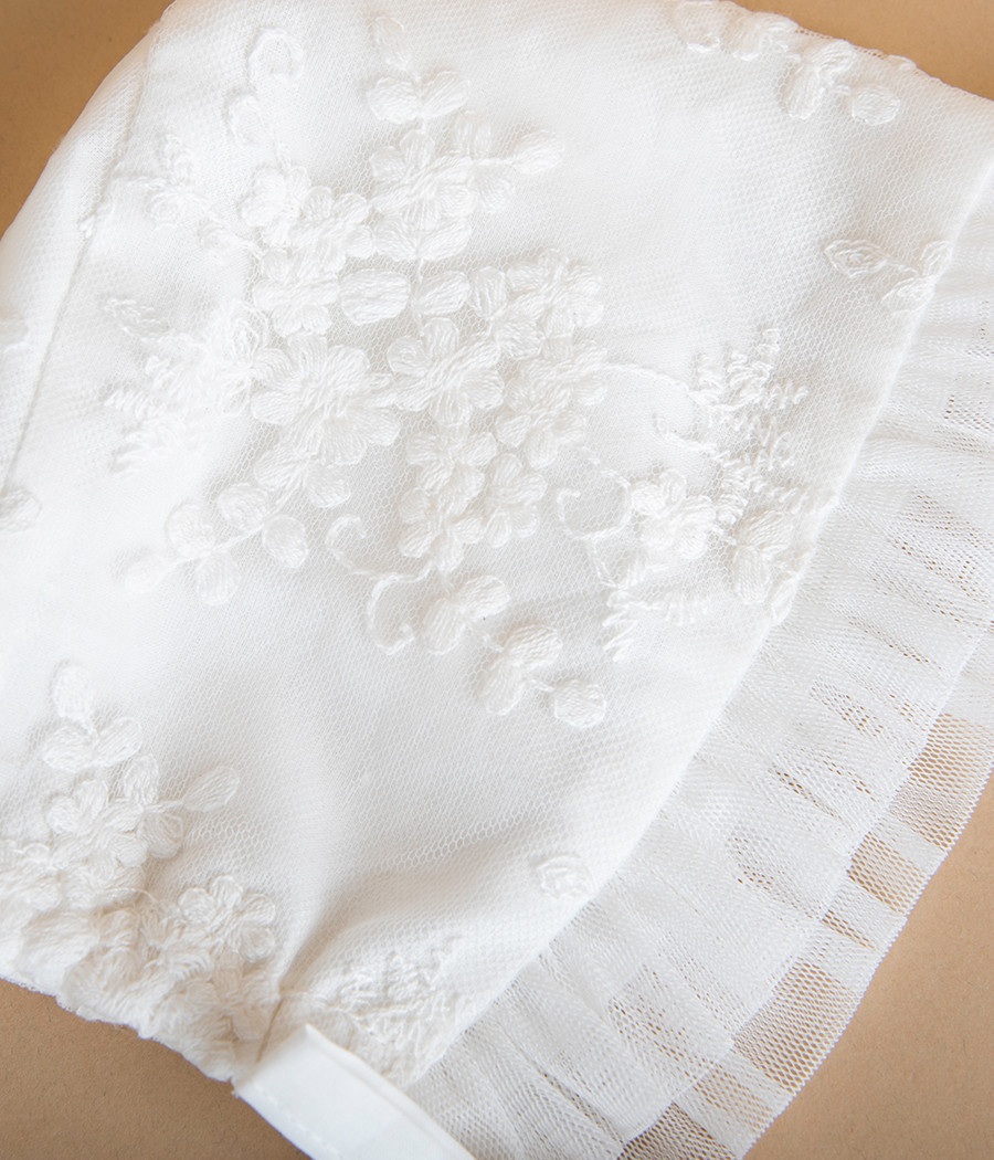 Koronkowa bonetka do chrztu z bawełnianą podszewką - minimi