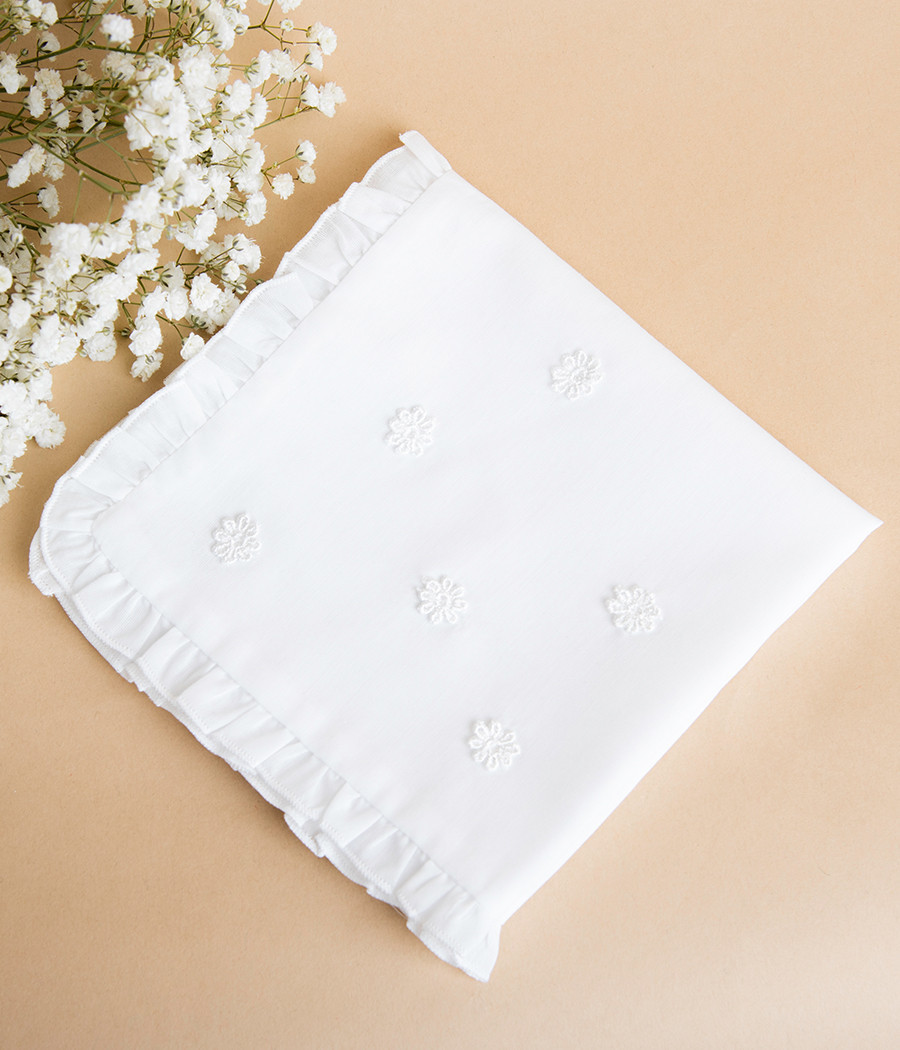 Bawełniana szatka do chrztu z uroczymi kwiatuszkami - minimi