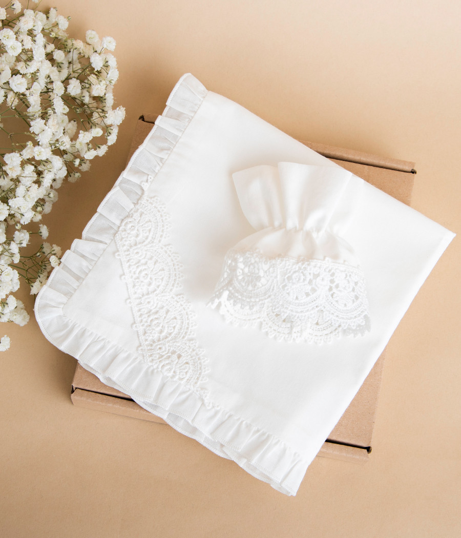 Szatka i profitka do chrztu śmietankowe z bawełnianą koronką - minimi