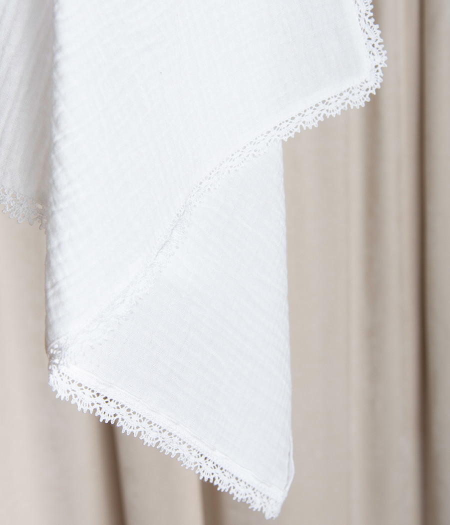 Pieluszka niemowlęca muślinowa z koronką do chrztu - minimi