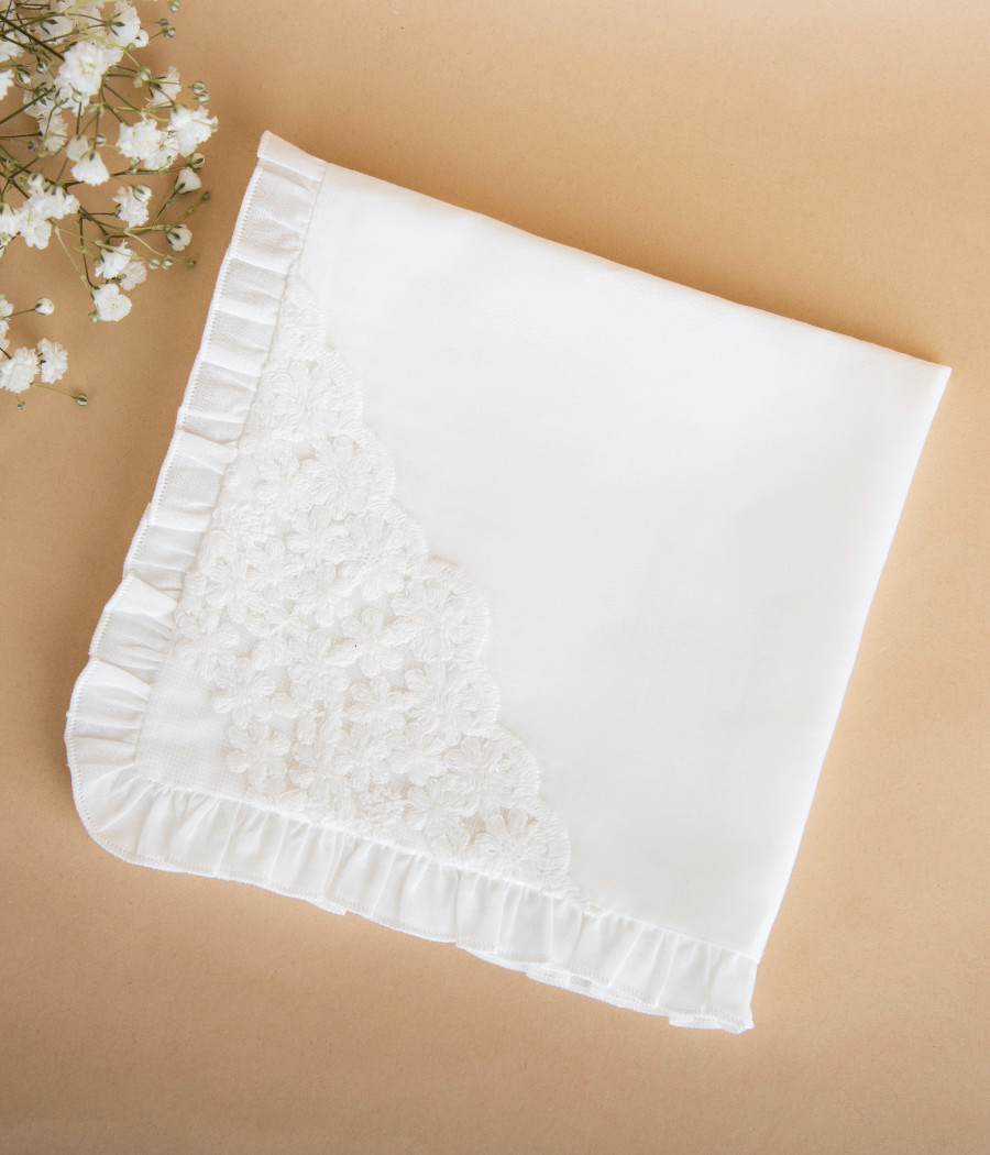 Elegancka szatka do chrztu z ozdobną koronką premium - minimi