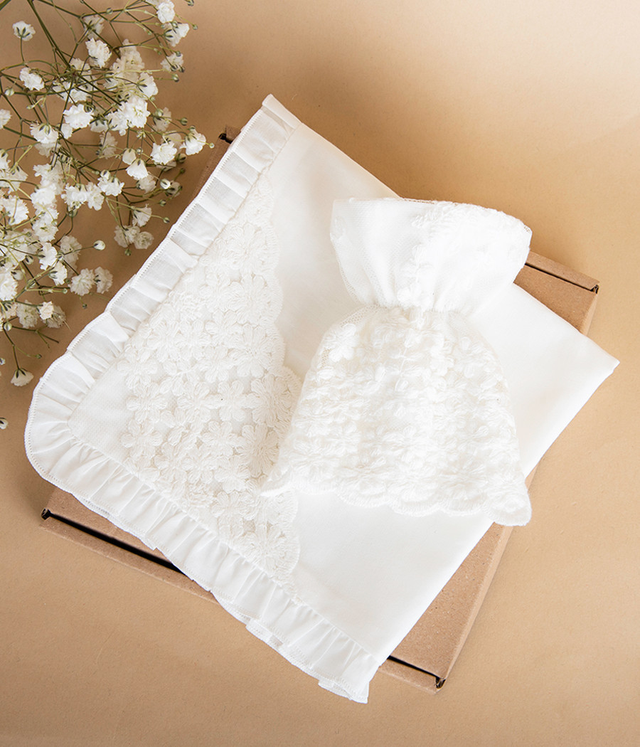 Szatka i profitka do chrztu śmietankowe z koronką - minimi